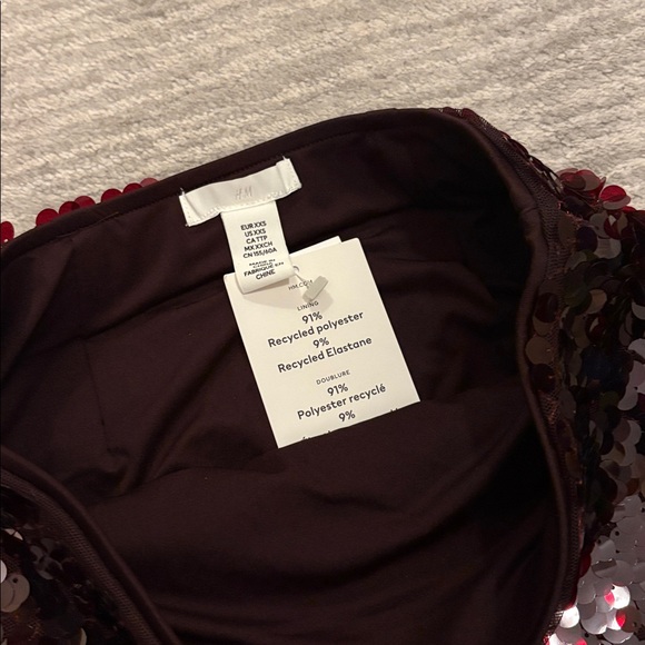 H&M sequin maroon skirt - Picture 2 of 3